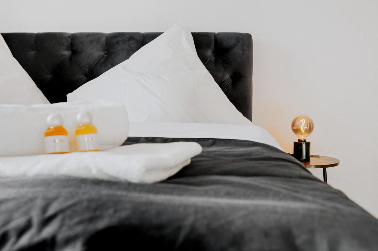 Blissplace 3 Zi Premium Apartment Nahe Getec Arena Mit Kingsize Betten Und Balkon Magdeburg Exterior foto