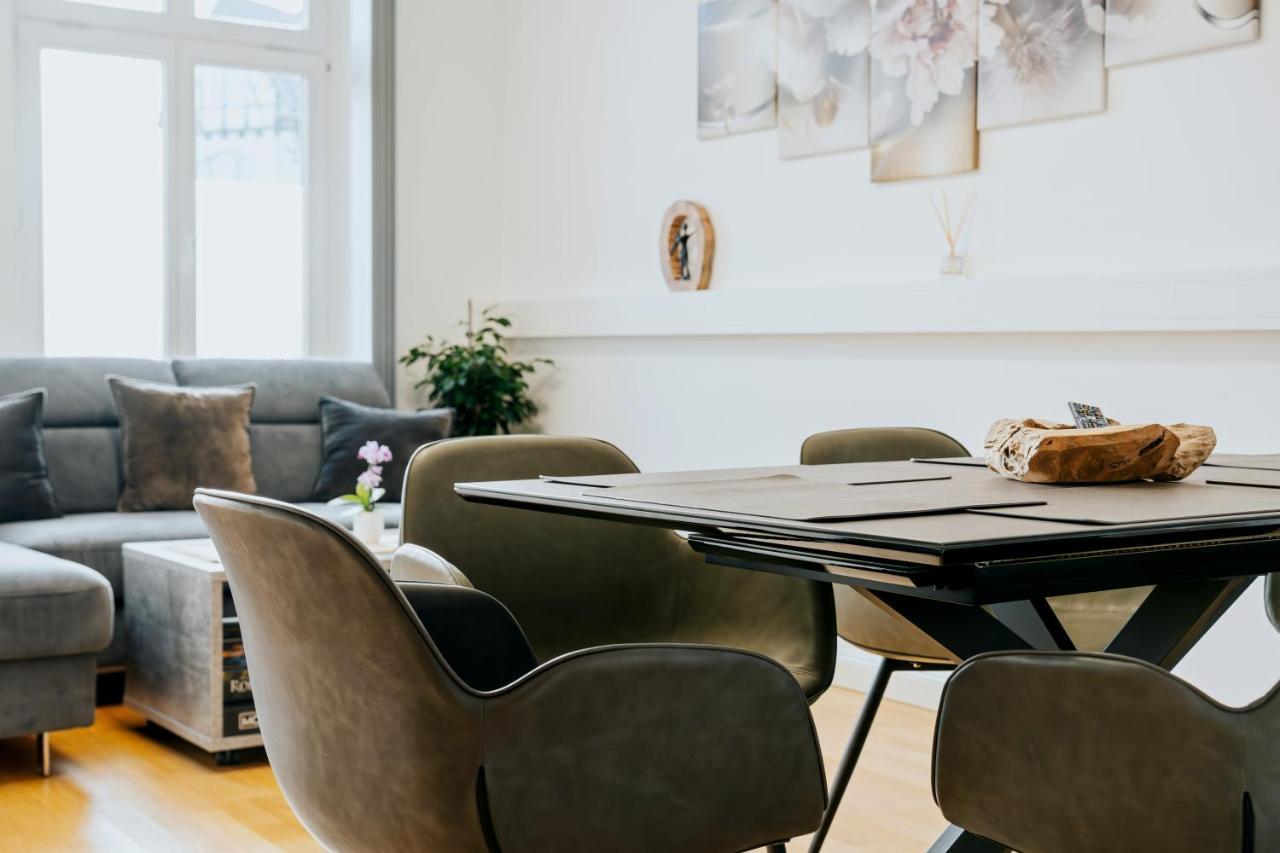 Blissplace 3 Zi Premium Apartment Nahe Getec Arena Mit Kingsize Betten Und Balkon Magdeburg Exterior foto