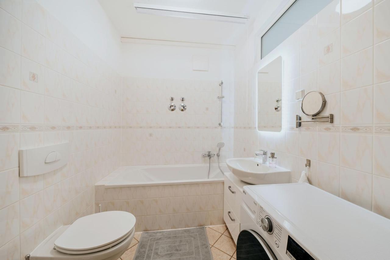 Blissplace 3 Zi Premium Apartment Nahe Getec Arena Mit Kingsize Betten Und Balkon Magdeburg Exterior foto